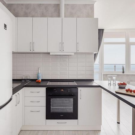 Sea & Sky Apartments أوديسا الغرفة الصورة